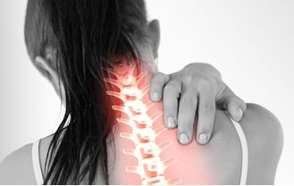 mujer con cervicalgia
