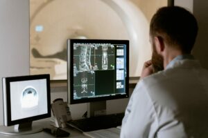 Descubra cuáles son los cuidados necesarios para personas con osteoporosis.